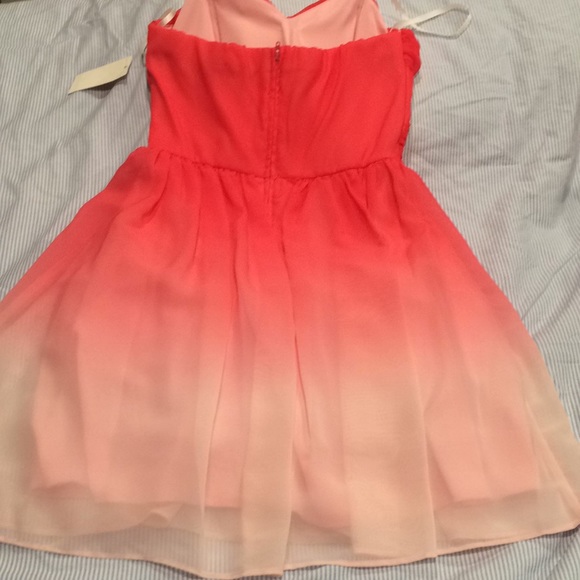 Dress - Picture 5 of 6